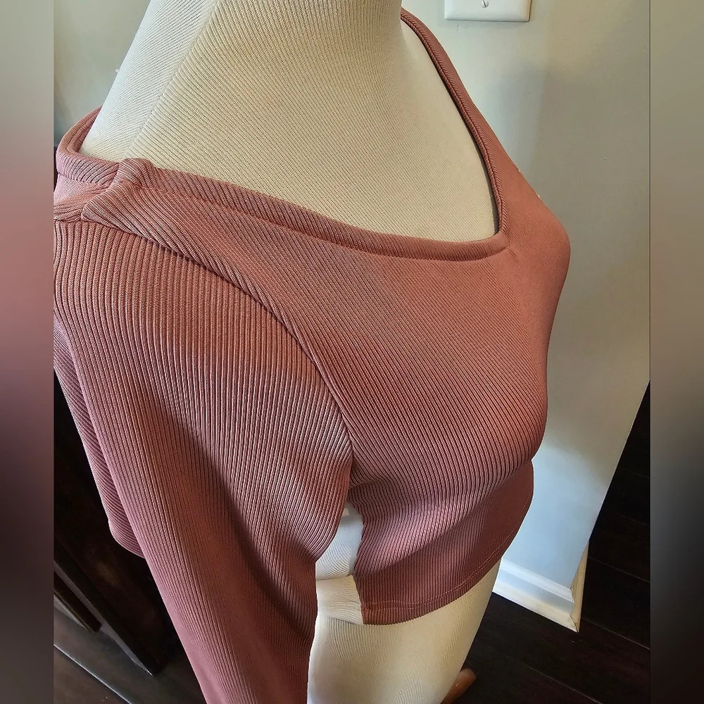 Puma Women's •Size Medium• Pink Croped Ribbed V-neck Athletic Top Athleisure - Picture 4 of 9
